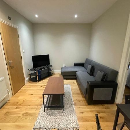 Lovely 1 Bedroom Apartment With On Street Parking London Eksteriør bilde