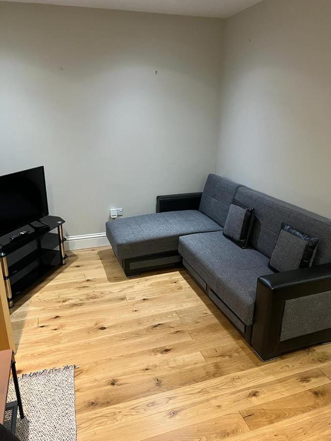Lovely 1 Bedroom Apartment With On Street Parking London Eksteriør bilde
