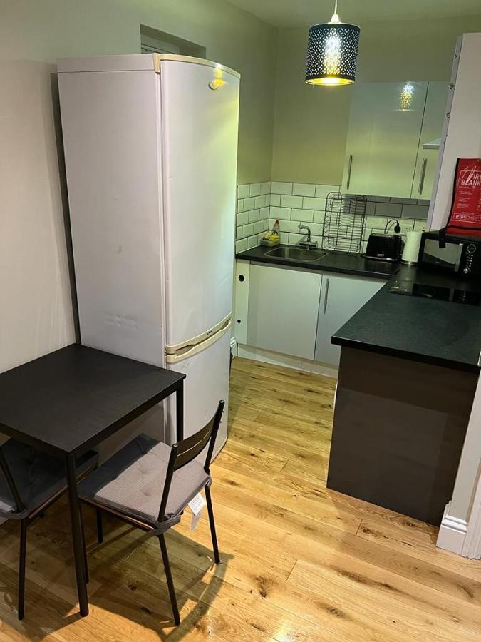 Lovely 1 Bedroom Apartment With On Street Parking London Eksteriør bilde