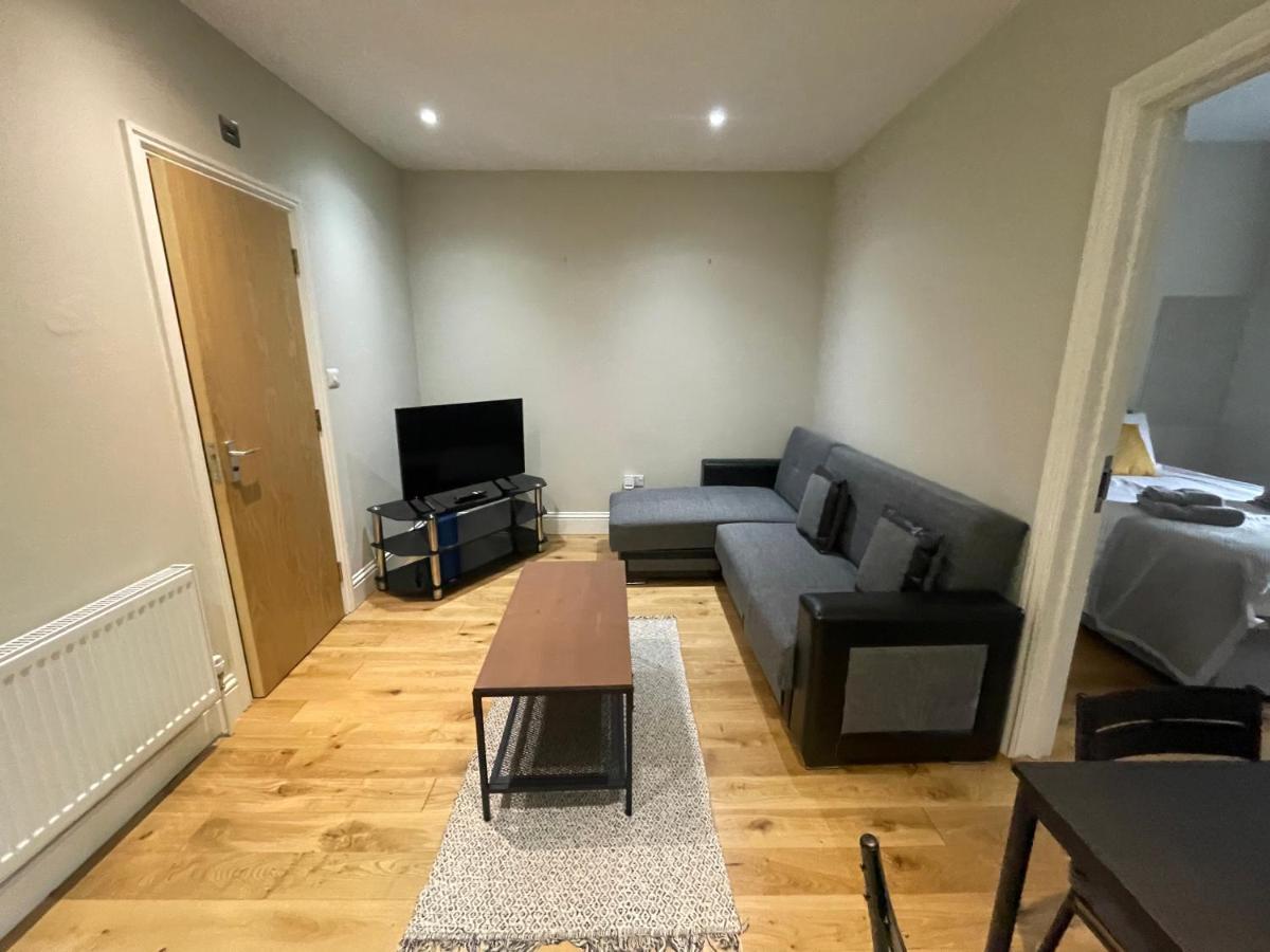 Lovely 1 Bedroom Apartment With On Street Parking London Eksteriør bilde